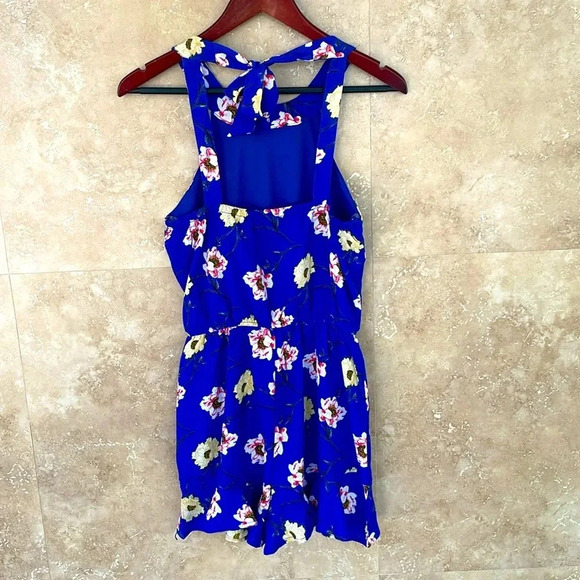 Trixxi Women’s Romper Floral Sleeveless Halter Neckline Short Tie Blue Size S - Picture 3 of 13